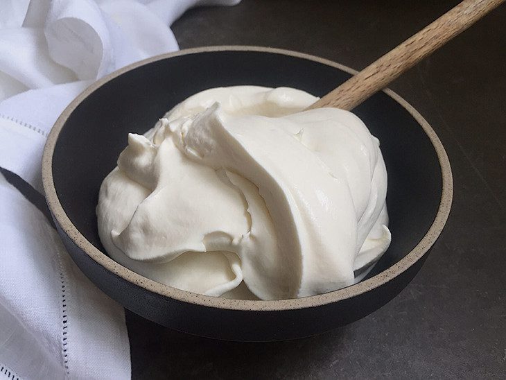 Whipping cream giúp định hình vào tạo độ béo cho kem cheese