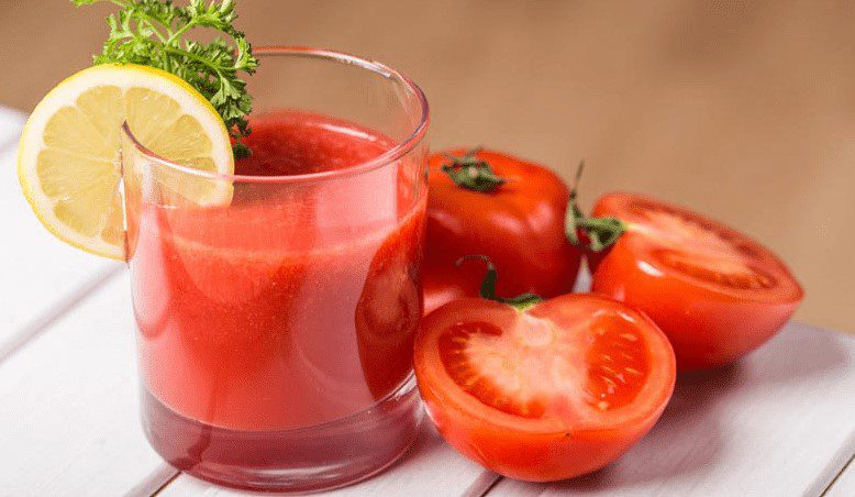 Nước ép cà chua chứa nhiều chất chống oxy hóa giúp ngăn ngừa bệnh tim mạch